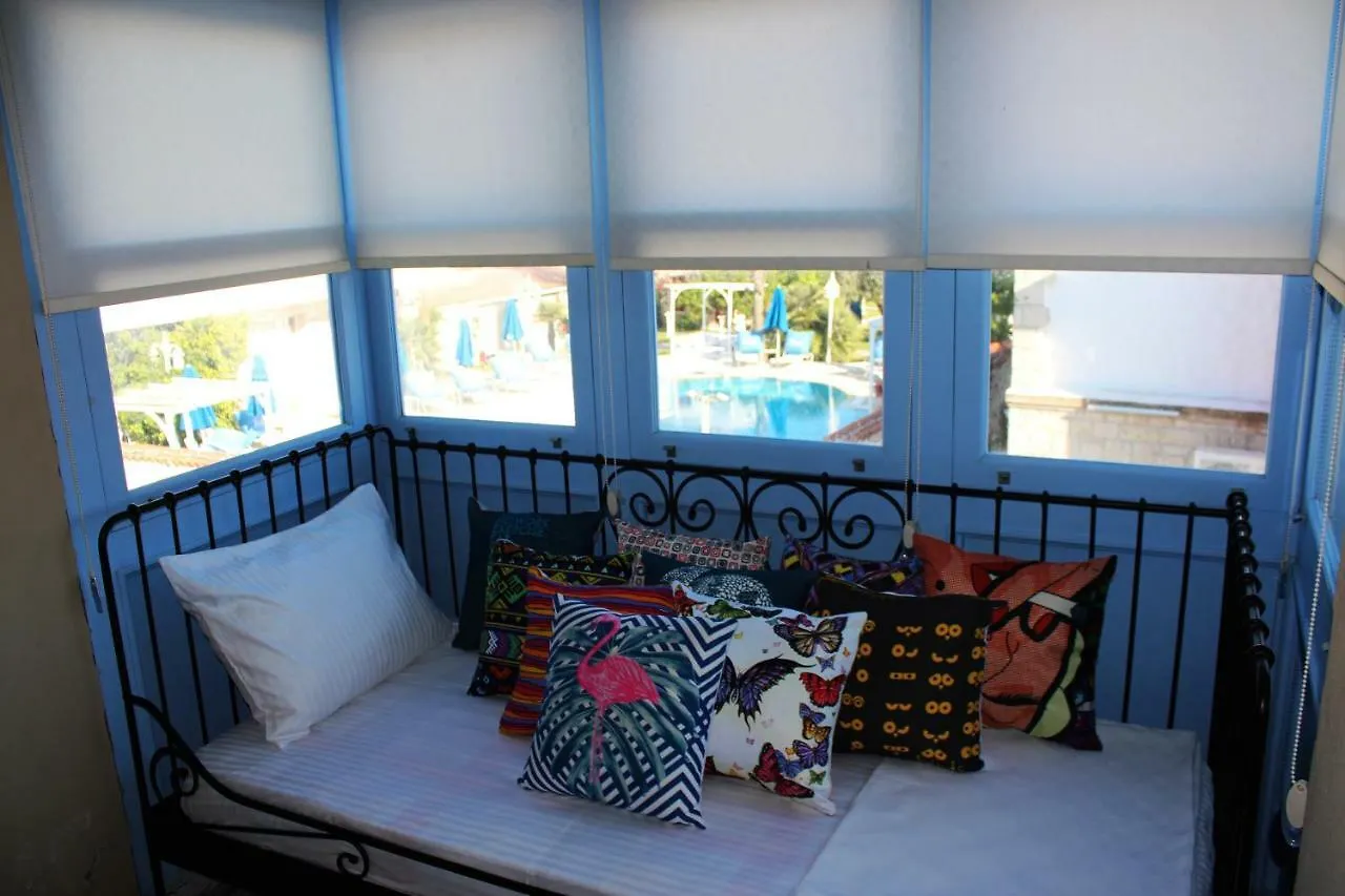 Alacati Viola Hotel (Adults Only) 2*,